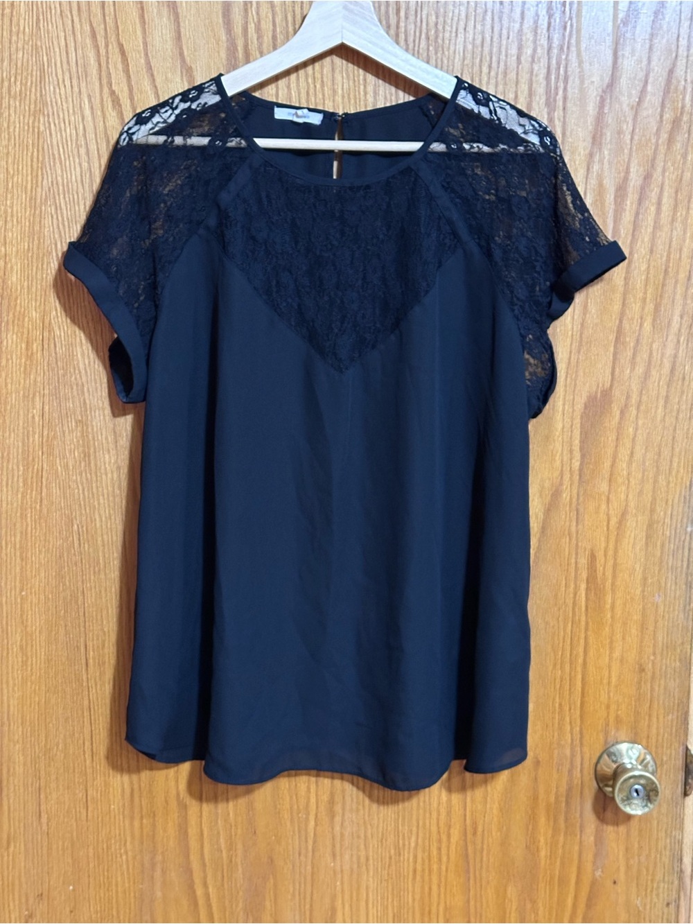 Maurices sz 1 Black Lace Yoke Short Sleeve Blouse lightweight flowy